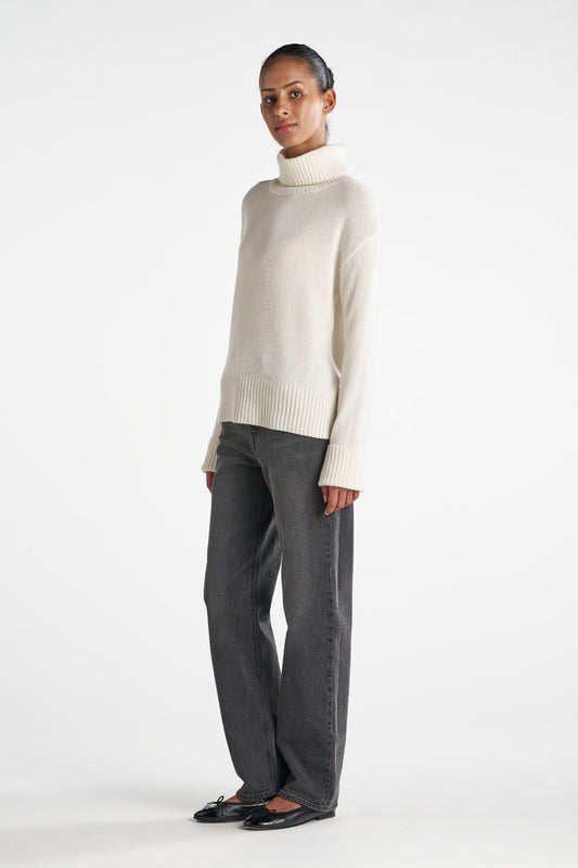 Merle Genser - Off White