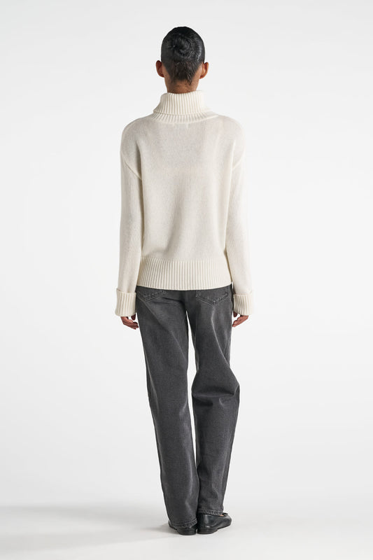 Merle Genser - Off White
