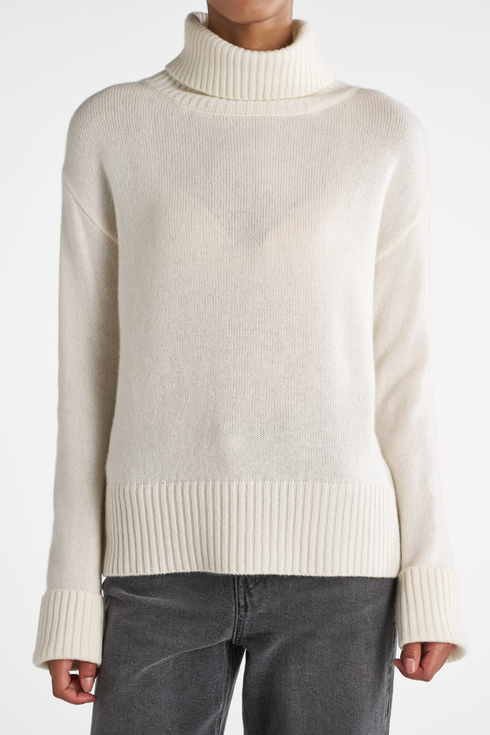 Merle Genser - Off White